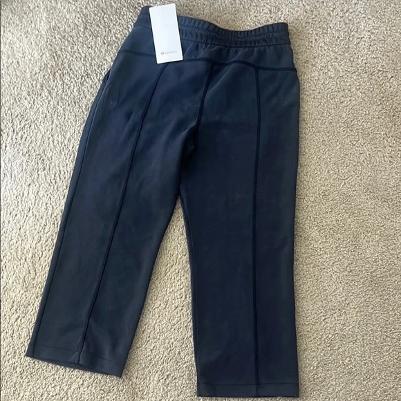 Lululemon Softstreme HR Straight-leg Crop 24” NWT - Picture 4 of 5